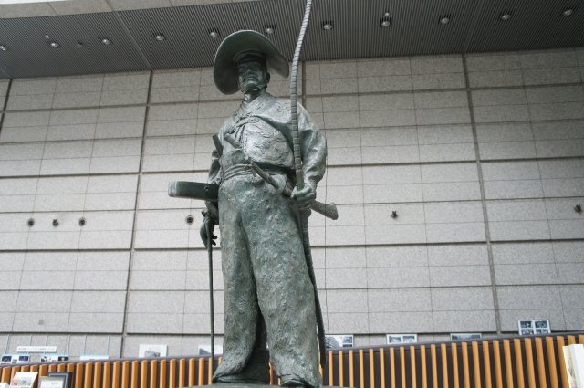 太田道灌の像。