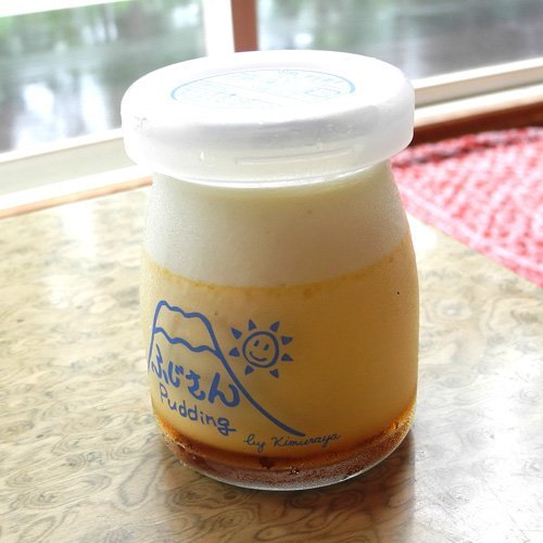 富士山のイラストが描かれた瓶に入っている『La Verdure 木村屋』のふじさんpudding。