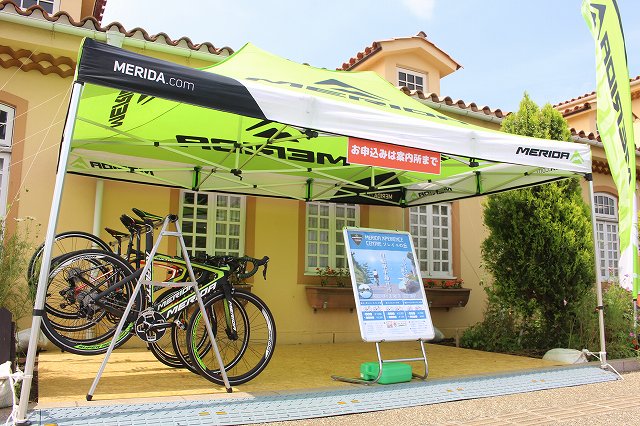 A helmet and cycle lock are provided gratuitously when you rent a bike 　　　　　　　　at the Merida Experience Centre Soleil Hill.